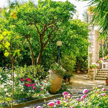 Villa Donna Elisa *