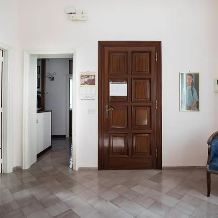 Donna Elisa Villa *