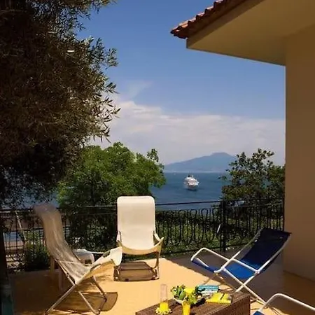 Donna Elisa Villa